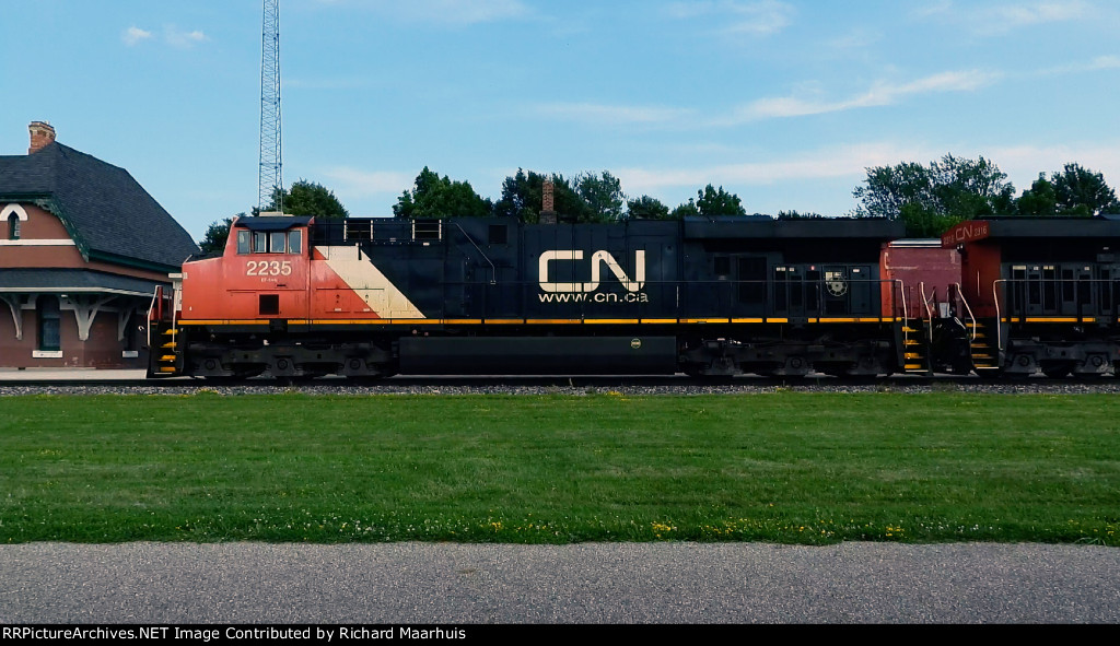 CN 2235